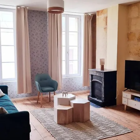 Apartment 4- Hypercentre, Free Parking, Clim, Wifi, Netflix Libourne